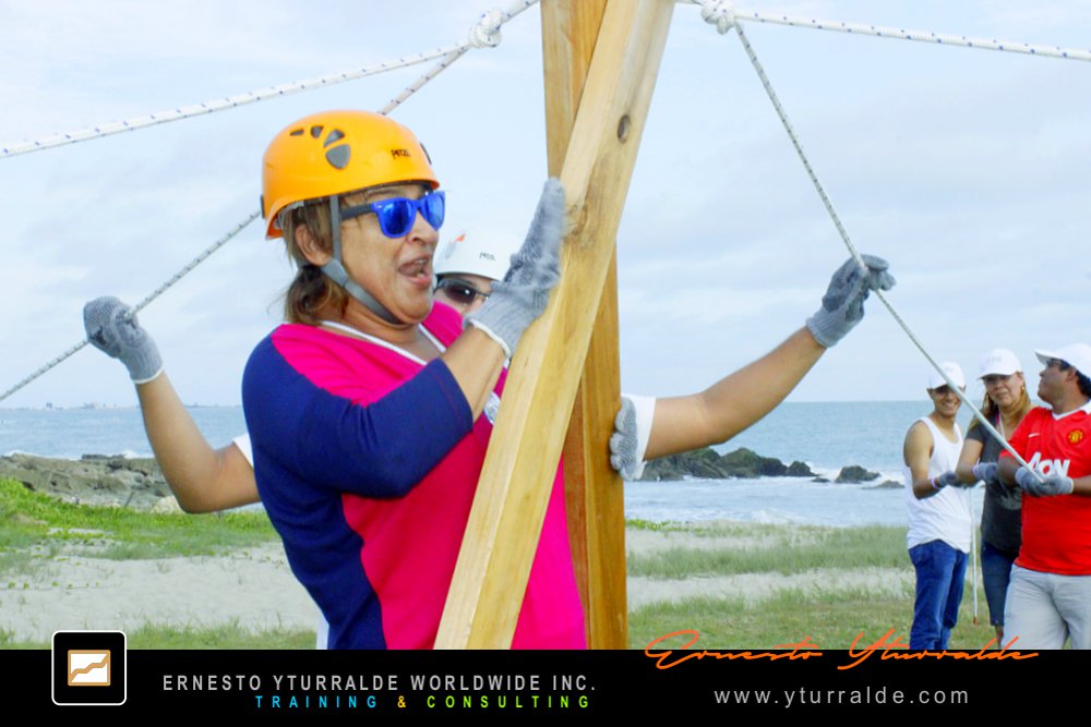 Taller outdoor de Cuerdas Bajas para mejorar la colaboración y liderazgo en equipos corporativos